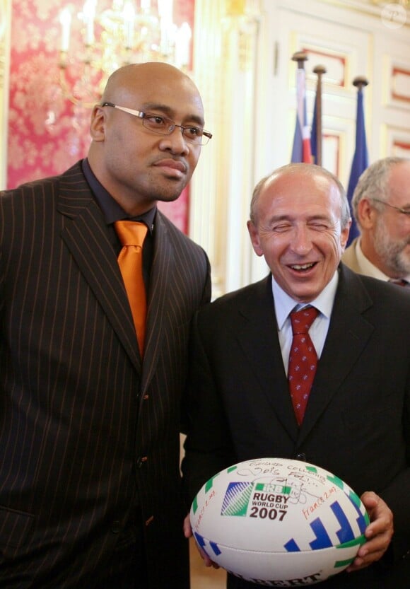 Jonah Lomu et Gérard Collomb, le maire de Lyon, le 11 septembre 2007.