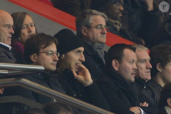 Zlatan Ibrahimovic et Didier Deschamps assistent à la rencontre entre le PSG et l'OM (2-0) en huitième de finale de la coupe de la Ligue au Parc des Princes le 31 octobre 2012