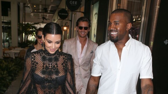 Kim Kardashian et Kourtney sexy avec Kanye West et Scott avant Halloween
