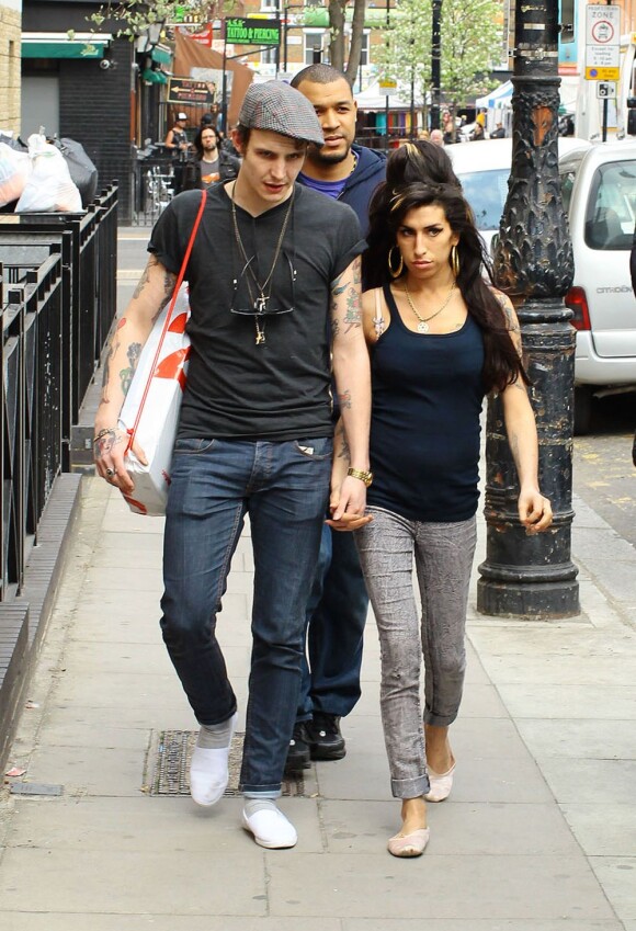 Amy Winehouse et Blake Fielder-Civil à Londres le 19 avril 2010.