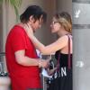 EXCLU : Edward Furlong dans les rues de Los Angeles avec une amie le 24 août 2012. Il pourrait s'agir de sa campagne que l'acteur a agressée le 30 octobre à l'aéroport de Los Angeles.
