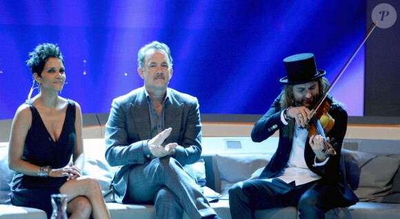 Halle Berry et Tom Hanks sur le plateau de l'émission Wetten, dass..? en Allemagne le 3 novembre 2012.
