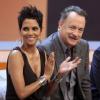 Halle Berry et l'acteur Tom Hanks sur le plateau de l'émission Wetten, dass..? en Allemagne le 3 novembre 2012.