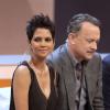 Halle Berry aux côtés de Tom Hanks sur le plateau de l'émission Wetten, dass..? en Allemagne le 3 novembre 2012.