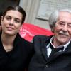 Charlotte Casiraghi pose avec Jean Rochefort lors de la conférence de presse du 4e Gucci Masters de Paris (30 novembre - 2 décembre 2012) dans les Salons France Amériques de l'Hôtel particulier du comte Le Marois, le 7 novembre 2012 à Paris.