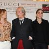 Jean Rochefort entouré de Virginie Couperie et Charlotte Casiraghi lors de la conférence de presse du 4e Gucci Masters de Paris (30 novembre - 2 décembre 2012) dans les Salons France Amériques de l'Hôtel particulier du comte Le Marois, le 7 novembre 2012 à Paris.