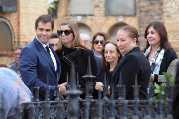 Le prince Louis de Bourbon, sa femme la princesse Maria Margarita et sa mère Carmen Martinez-Bordiu soutenaient Amparo Corell, baronne d'Alaquas lors des obsèques de Federico Trenor y Trenor, baron d'Alaquas, le 6 novembre 2012 à Valence.