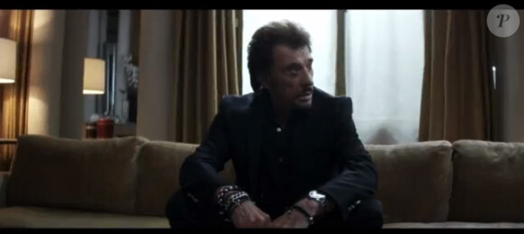 Johnny Hallyday au bord de la crise de nerfs dans le clip de L'Attente (novembre 2012), premier extrait de l'album éponyme, réalisé par Fred Grivois et avec la participation de Zoé Félix.