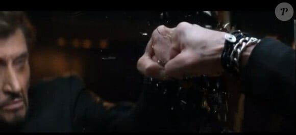 Johnny Hallyday, image du clip de L'Attente (novembre 2012), premier extrait de l'album éponyme, réalisé par Fred Grivois et avec la participation de Zoé Félix.