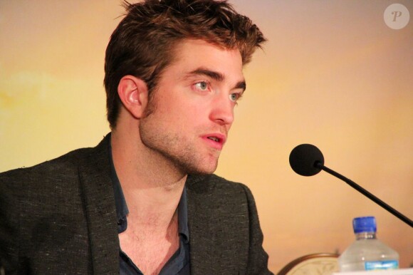 Robert Pattinson lors de la promotion de Twilight 5 le 31 octobre 2012 à Los Angeles