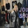 Sophie Favier, heureuse à l'entrée de sa boutique de vêtements à Neuilly, le 10 novembre 2012.