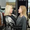 Sophie Favier avec sa fille Carla-Marie, dans sa boutique de vêtements à Neuilly, le 10 novembre 2012.