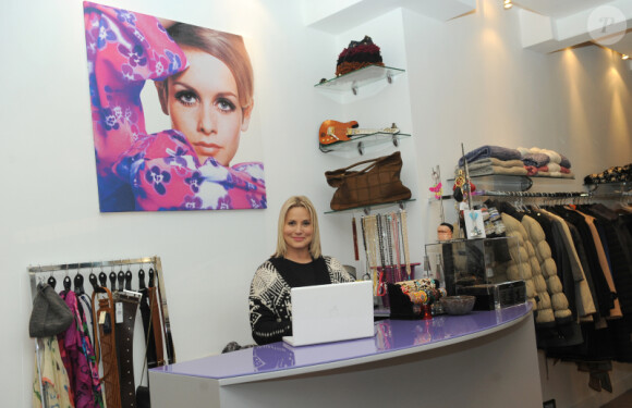 Sophie Favier, épanouie, dans sa boutique de vêtements à Neuilly, le 10 novembre 2012.