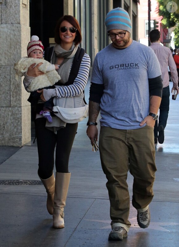 Jack Osbourne et sa femme Lisa Stelly avec leur fille Pearl dans les rues de Los Angeles le 11 novembre 2012