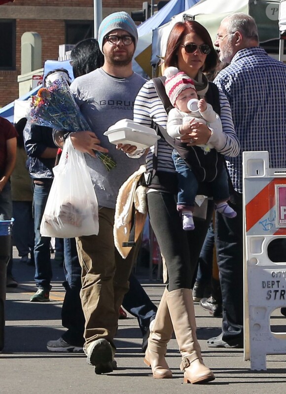 Jack Osbourne accompagné de sa femme Lisa Stelly et de leur fille Pearl dans les rues de Los Angeles le 11 novembre 2012