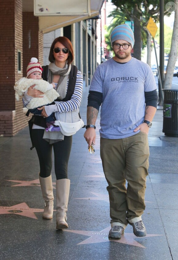 Jack Osbourne avec sa femme Lisa et leur petite fille Pearl à Los Angeles le 11 novembre 2012.