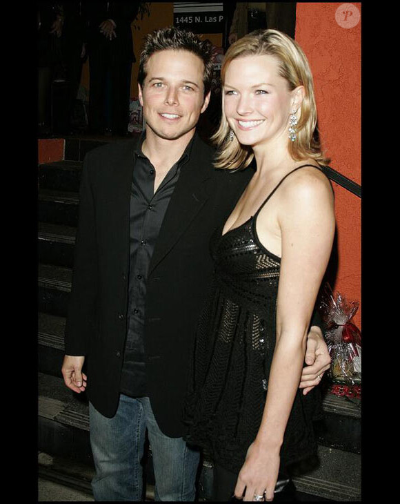 Scott Wolf et sa femme Kelley Limp posent lors d'une soirée en décembre 2004