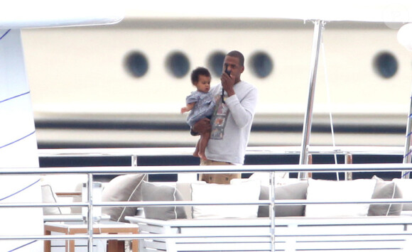 Jay-Z et la petite Blue Ivy en Méditerranée le 4 septembre 2012.