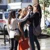 AnnaLynne McCord et ses camarades Jessica Lowndes, Jessica Stroup et Shenae Grimes sur le tournage de 90210 à West Hollywood, le 12 novembre 2012 - Jessica Lowndes présente son nouveau chiot