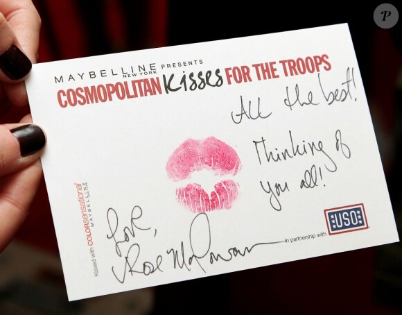 Une des cartes de Rose McGowan, rédigées lors de l'événement Cosmo Kisses for the Troops à New York. Le 11 novembre 2012.