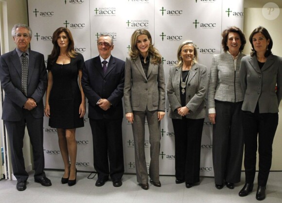 La princesse Letizia d'Espagne était présente pour la Journée d'information sur le cancer, à Madrid, le 13 novembre 2012. La princesse des Asturies est présidente d'honneur de l'Association espagnole de lutte contre le cancer.