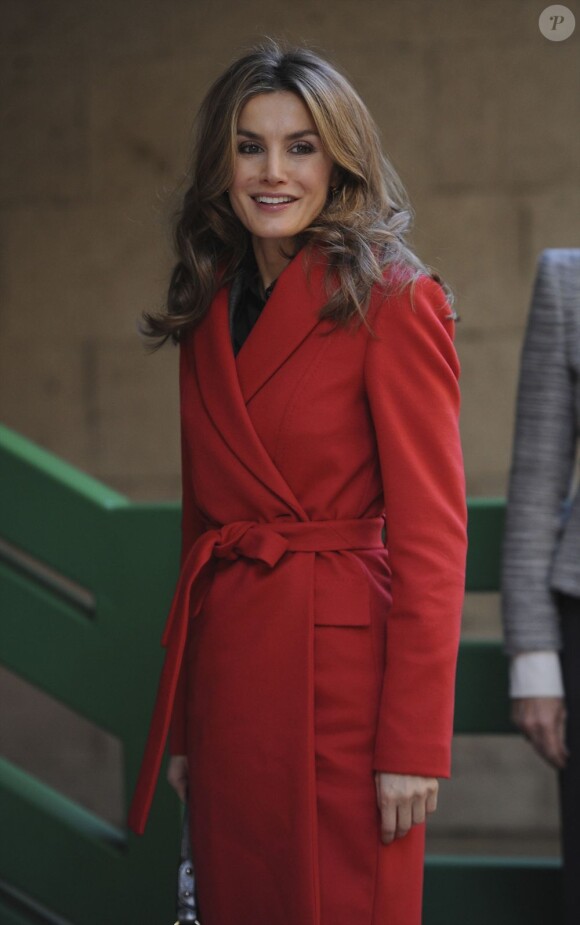 La princesse Letizia d'Espagne à son arrivée pour la Journée d'information sur le cancer, à Madrid, le 13 novembre 2012. La princesse des Asturies est présidente d'honneur de l'Association espagnole de lutte contre le cancer.