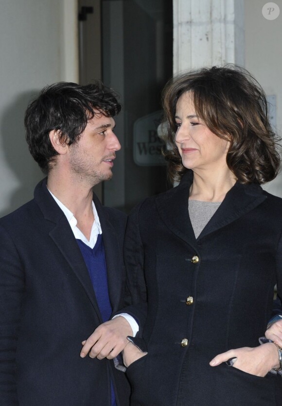 Valérie Lemercier et Jérémie Elkaïm complices pour le photocall de Main dans la main lors du 21e Festival du Film de Sarlat, le 13 Novembre 2012.