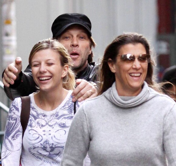 Jon Bon Jovi avec sa fille Stephanie et sa femme Dorothea à New York le 30 septembre 2009.