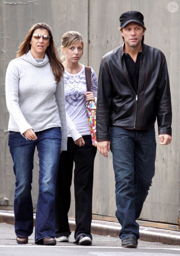 Jon Bon Jovi accompagné de sa fille Stephanie et sa femme Dorothea à New York le 30 septembre 2009.