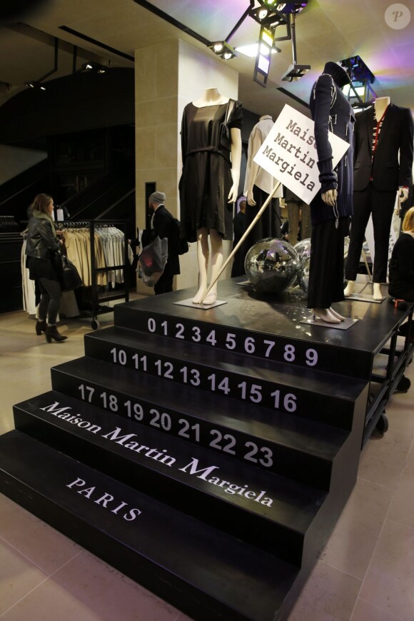 Soirée de lancement de la collection Maison Martin Margiela pour H&M dans la boutique H&M des Champs-Élysées. Paris, le 14 novembre 2012.