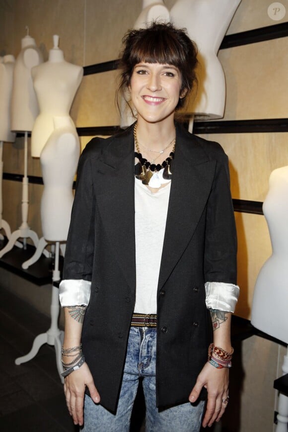 Daphné Bürki assiste à la soirée de lancement de la collection Maison Martin Margiela pour H&M dans la boutique H&M des Champs-Élysées. Paris, le 14 novembre 2012.