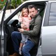 Ben Affleck avec sa petite Seraphina en voiture à Los Angeles le 15 novembre 2012.