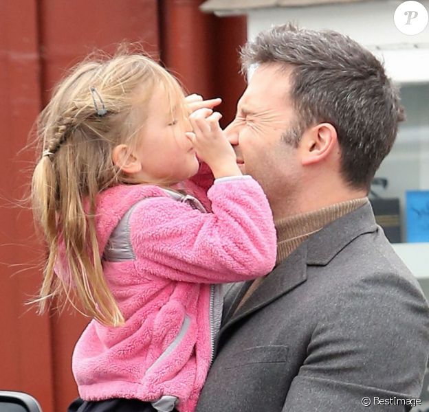 Ben Affleck et Seraphina s'amusent dans les rues de Los Angeles le 15 novembre 2012.