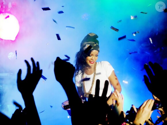 Rihanna en concert à Stockholm lors de son "777 Tour", le 16 novembre 2012.
