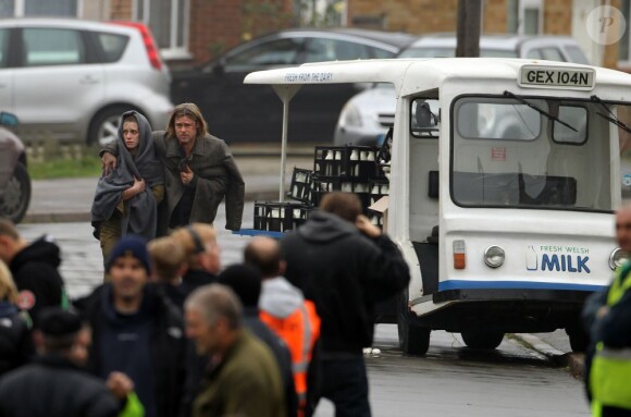 Brad Pitt ensanglanté sur le tournage de World War Z, à Londres le 15 novembre 2012
