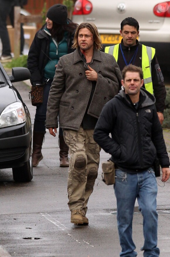Brad Pitt ensanglanté sur le tournage de World War Z, à Londres le 15 novembre 2012
