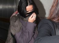 Demi Moore se cache : Fabuleuse à 50 ans, mais bien timide...