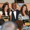 Kim et Kourtney Kardashian, heureuses et distinguées par la ville de Miami le 19 novembre 2012