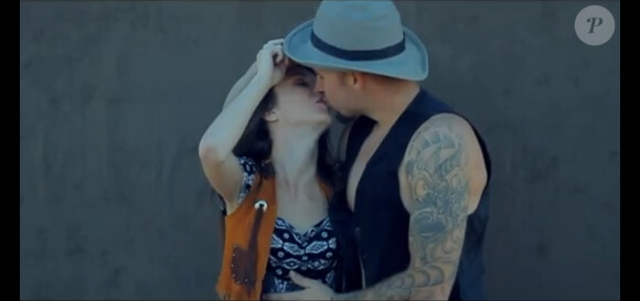 Image du clip de Cali de L'Amour est éternel, premier single extrait de Vernet-les-Bains, album à paraître le 26 novembre 2012.