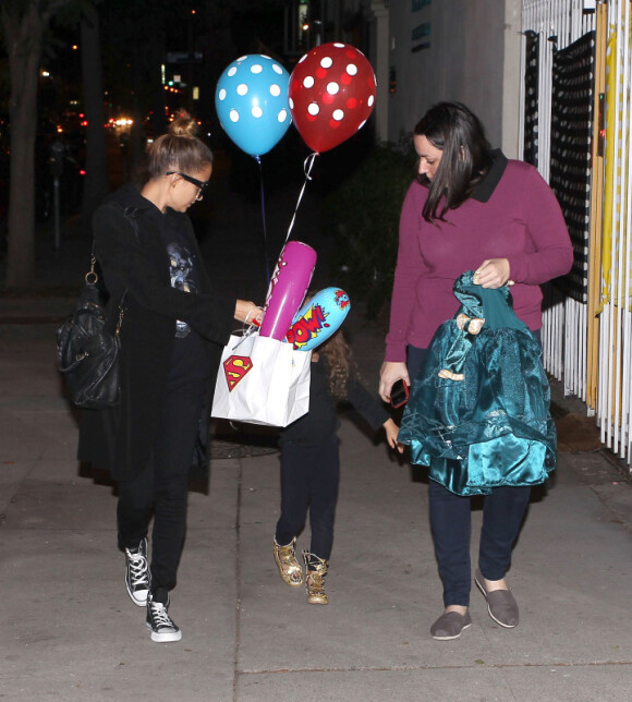Nicole Richie et sa fille Harlow à la fête d'anniversaire déguisée de Bronx Wentz, à Studio City, le 20 novembre 2012.