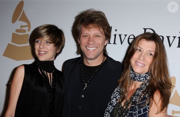 Jon Bon Jovi aux côtés de sa fille Stephanie et sa femme Dorothea, le 30 janvier 2010.