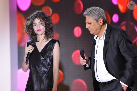 Enrico Macias et Riff Cohen lors de l'enregistrement de l'émission Vivement Dimanche le 21 novembre 2012 - diffusion sur France 2 le 25 novembre