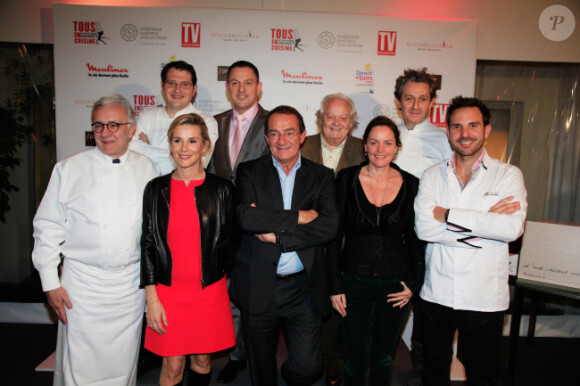 Alain Ducasse, Laurence Ferrari, Jean-Pierre Pernaut et Christophe Michalak lors de la 2e édition de "Tous en cuisine avec l'école Alain Ducasse" à Paris le 22 novembre 2012.