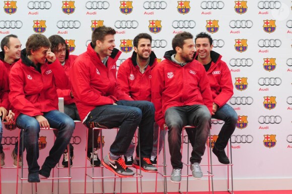 Gerard Piqué, Cesc Fabregas, Jordi Alba, Xavi Hernandez tout sourire lors d'une journée au cours de laquelle les joueurs du FC Barcelone ont reçu leur voiture de fonction de chez Audi à Barcelone le 21 Novembre 2012