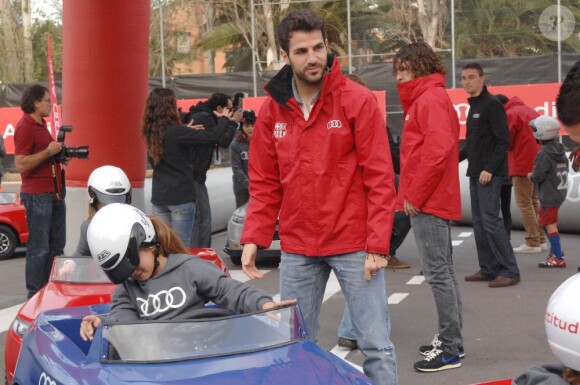 Cesc Fabregas et les joueurs du FC Barcelone ont passé la journée avec les enfants des salariés du club le 21 novembre 2012 avant de recevoir leur voiture de fonction à la Masia de Barcelone