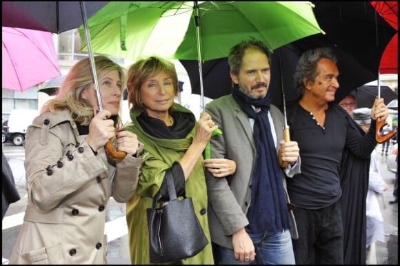 Danièle Thompson avec ses enfants Caroline et Christopher, ainsi que son compagnon Albert Kosky lors de l'inauguration de la place Gérard Oury à Paris le 22 juin 2011