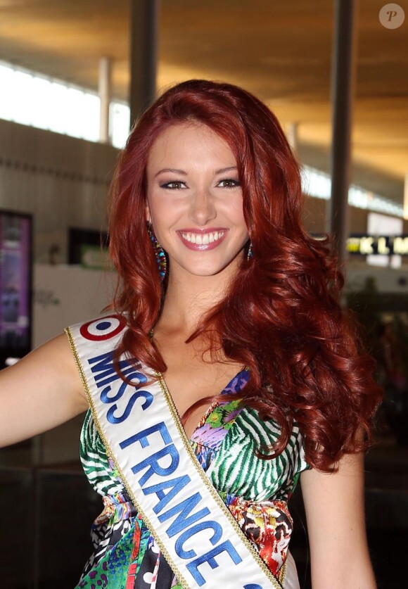 Départ de Miss France 2012 Delphine Wespiser pour le concours de Miss Monde en Chine le 19 juillet 2012.