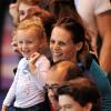 Laure Manaudou a assisté avec sa petite fille Manon à la finale du 50 mètres nage libre où ont brillé son petit frère Florent (1er) et son compagnon Frédérick Bousquet (3e) lors des championnats d'Europe petit bassin à Chartres le 22 novembre 2012