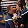 Laure Manaudou a assisté avec sa petite fille Manon à la finale du 50 mètres nage libre où ont brillé son petit frère Florent (1er) et son compagnon Frédérick Bousquet (3e) lors des championnats d'Europe petit bassin à Chartres le 22 novembre 2012