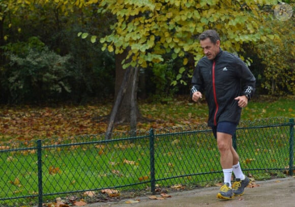 La pluie n'empêche pas Nicolas Sarkozy d'aller faire son jogging. Ici, au parc Monceau le 23 novembre 2012 à Paris.